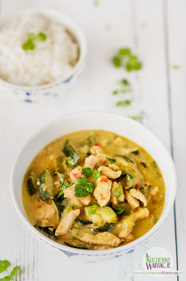 Tajskie zielone curry z kurczakiem i warzywami
